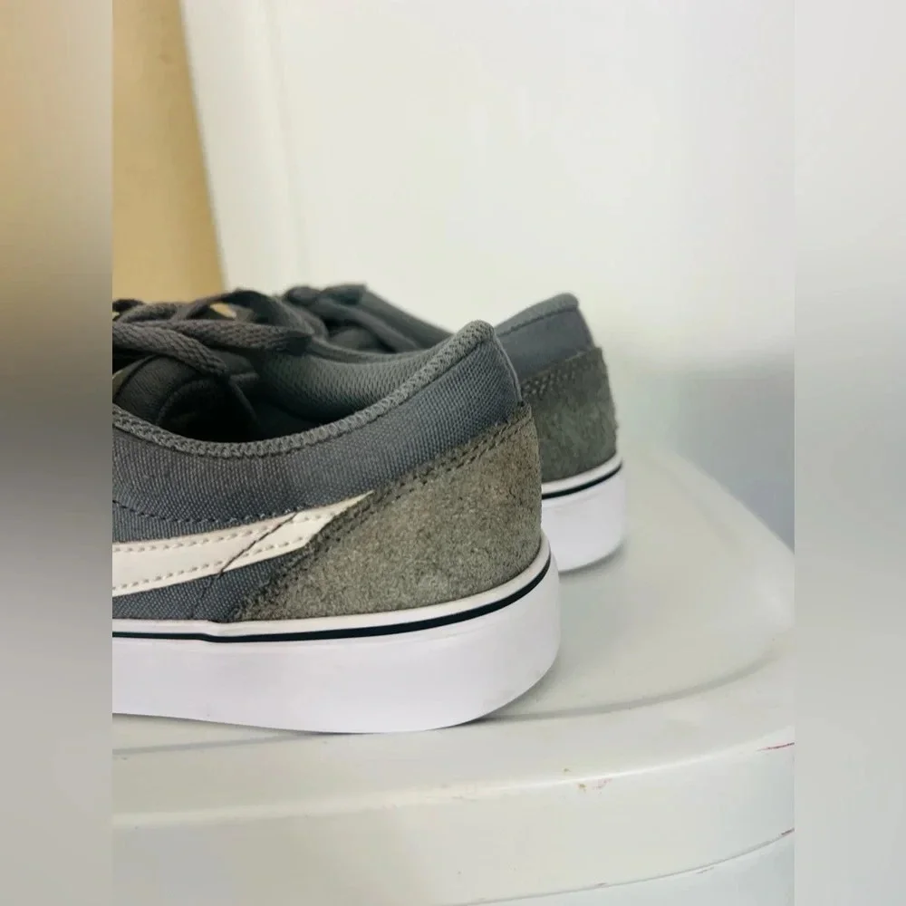 NIKE MEN'S SB SATIRE II 729809-010 Gray / WHITE SNEAKERS SIZE 6Y
